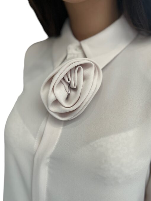 SO ALLURE Camicia fluida con spilla champagne