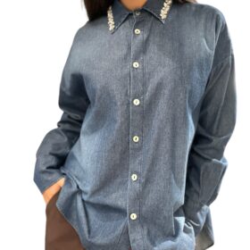 TENSIONE IN camicia blue denim con gioiello